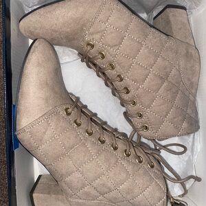 Tan Quilted Lace Up Boots with High-Top Design